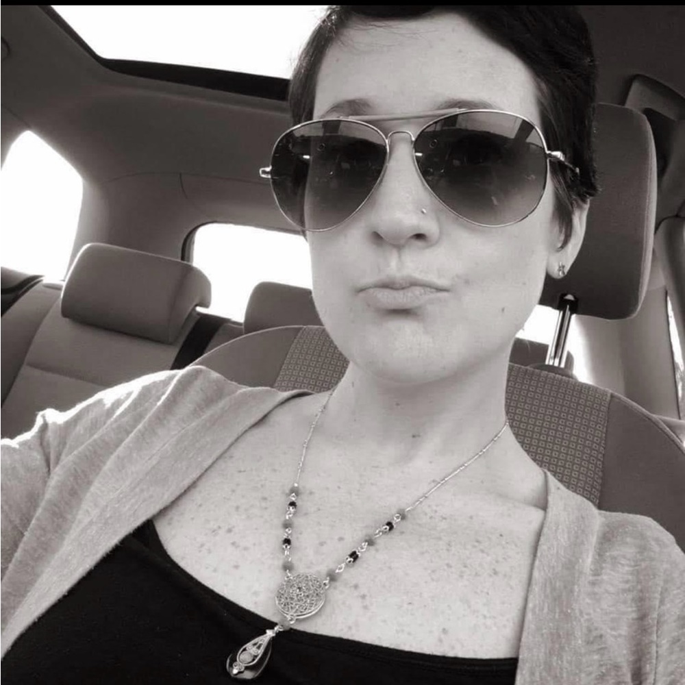 Meet your Posher, Adrianne